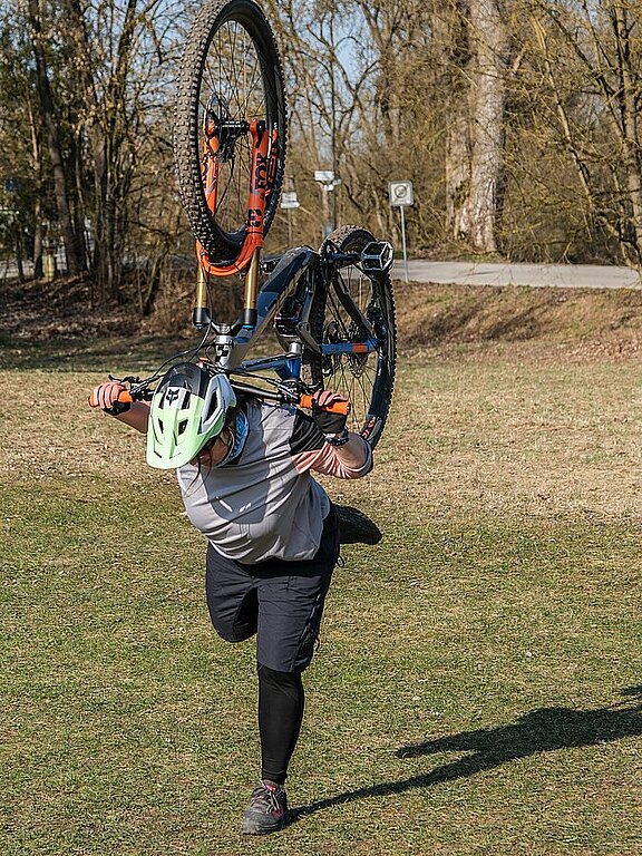 Rad_auf_dem_Rücken_Julia_3_4.jpg 