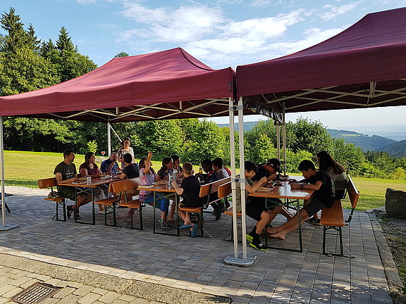 Terrasse_4_große_Gruppe.jpg  